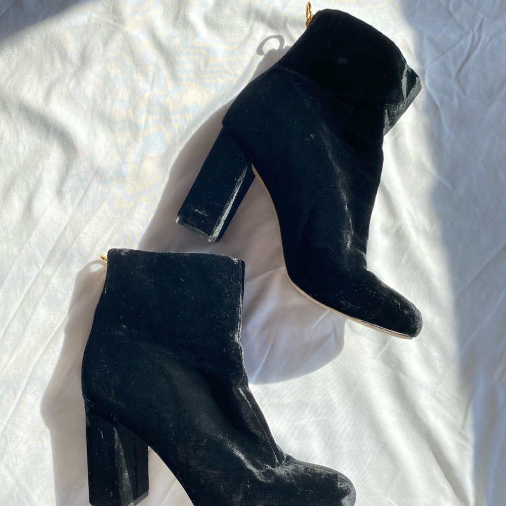 VELVET ANKLE BOOTS!
